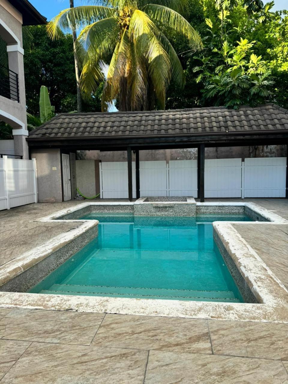 Ramzie'S Place คิงส์ตัน ภายนอก รูปภาพ